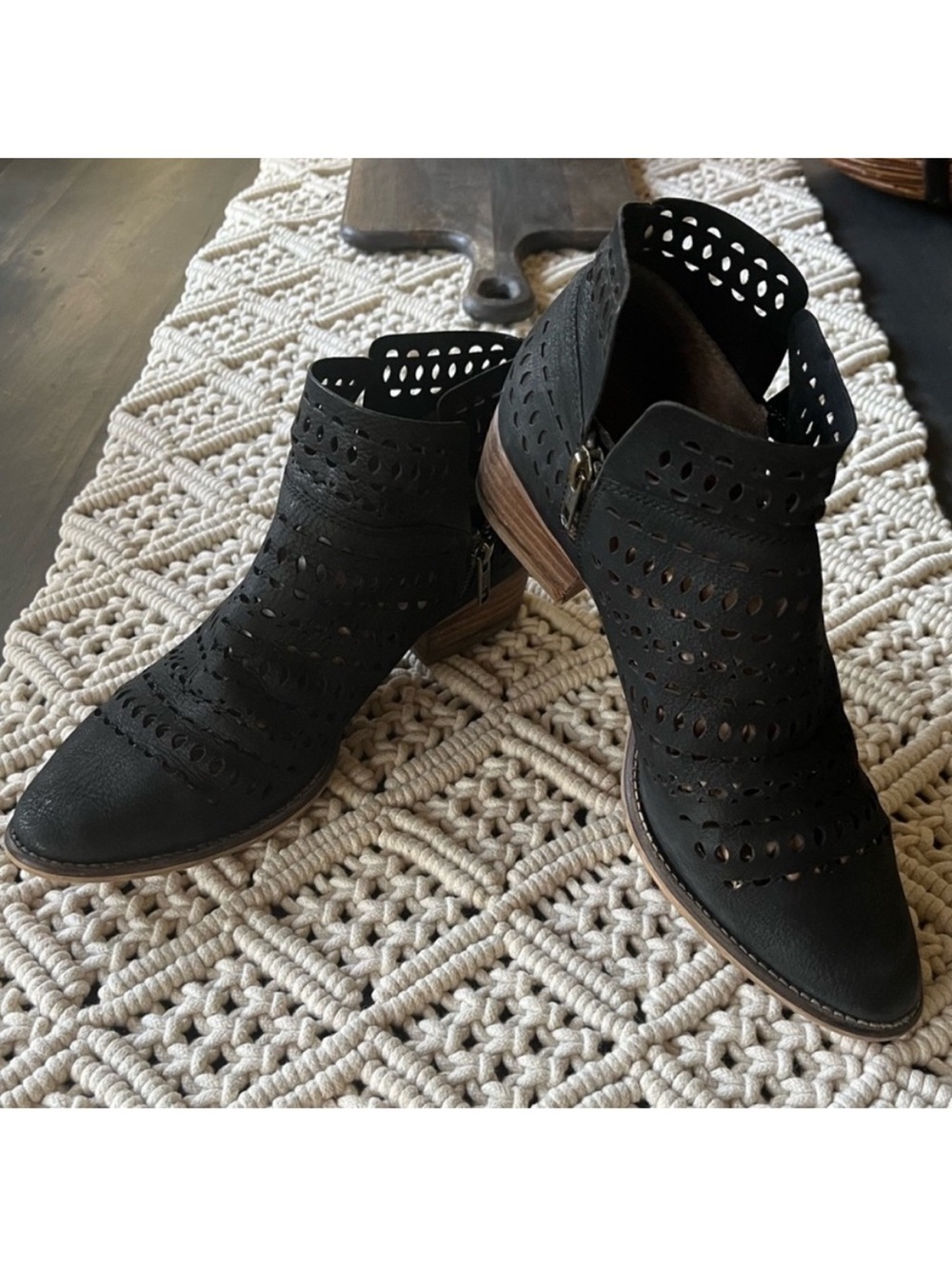 ANTHROPOLOGIE Seychelles Women's Tame Me Ankle Bootie Black Suede 8.5 Like New